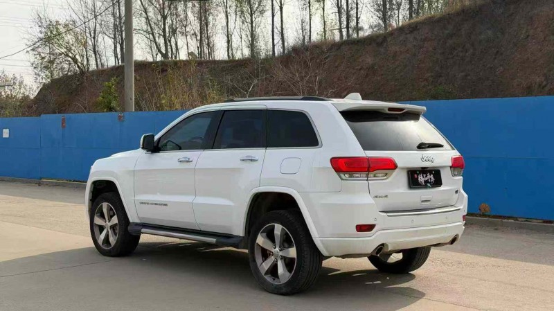 青岛17年Jeep大切诺基7