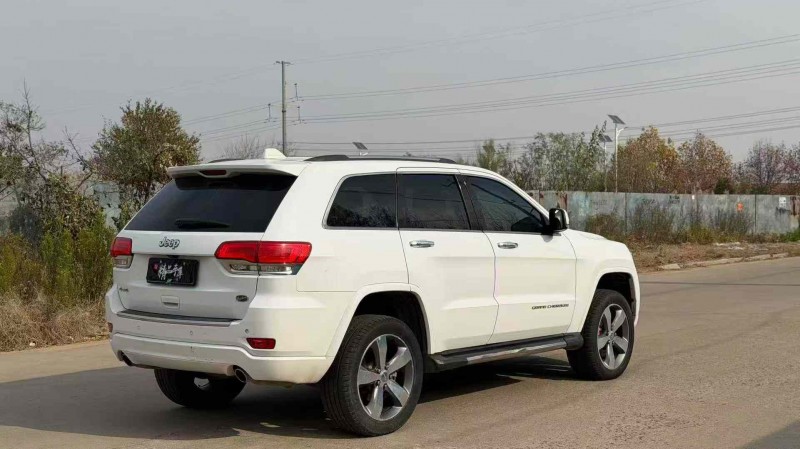 青岛17年Jeep大切诺基8