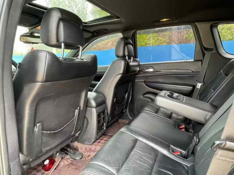 青岛13年Jeep大切诺基5