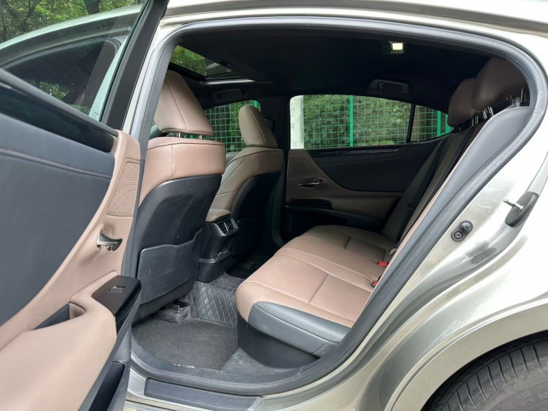 东莞23年雷克萨斯ES7