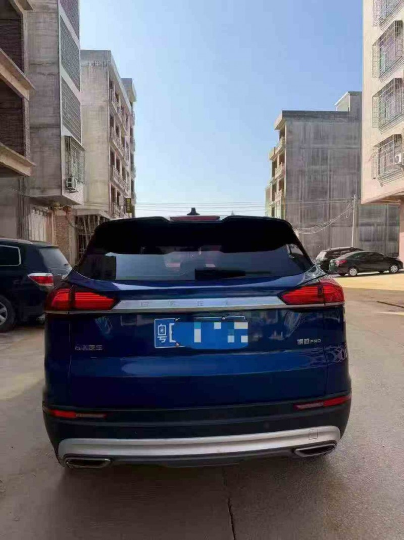 梧州21年吉利博越9