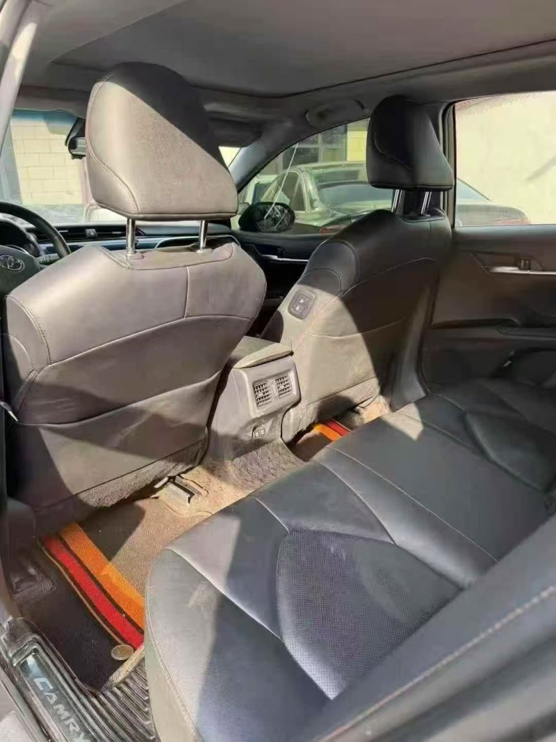 郑州21年丰田凯美瑞3