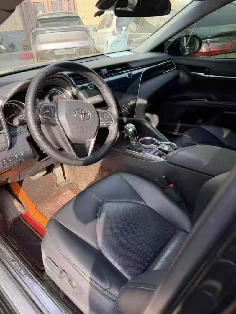 郑州21年丰田凯美瑞4