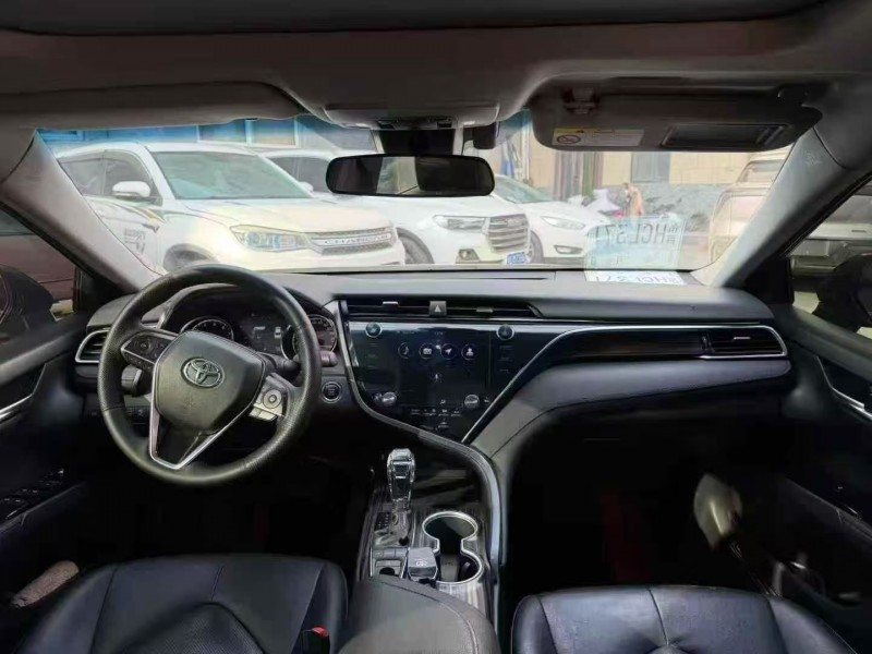 郑州21年丰田凯美瑞5