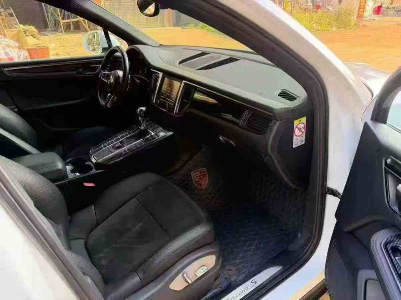 贵港14年保时捷Macan6