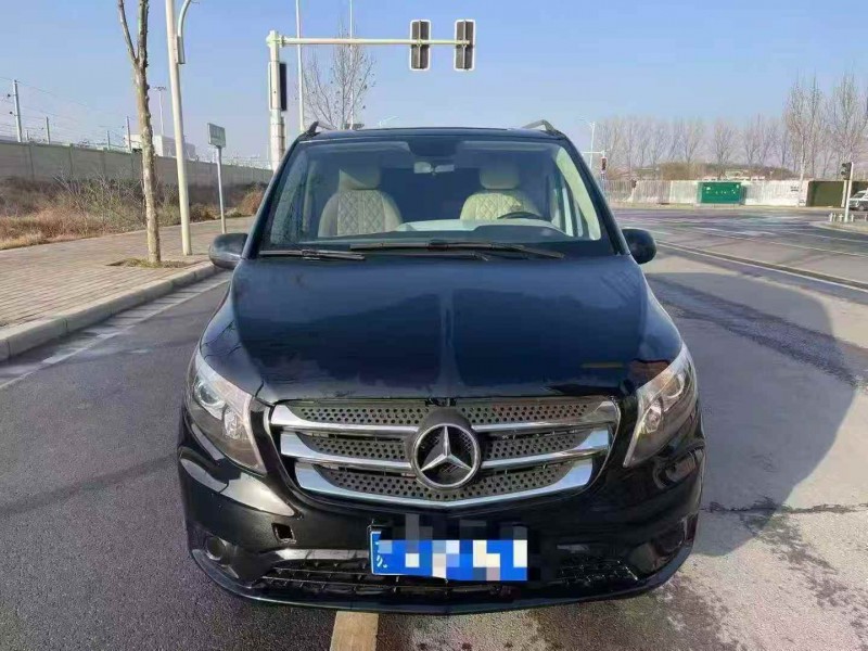 无锡17年奔驰威霆1