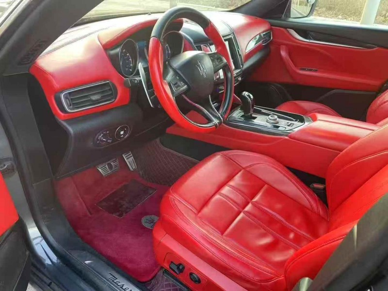 平顶山18年玛莎拉蒂Levante5