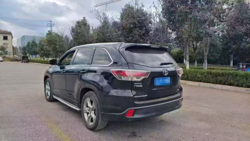 曲靖16年丰田汉兰达3