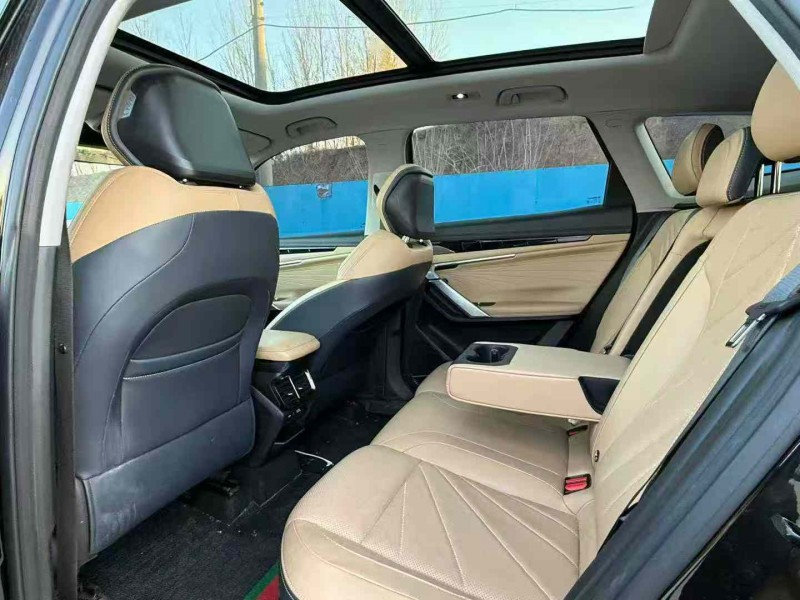 青岛24年吉利博越5