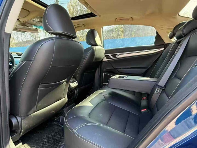 青岛19年吉利帝豪5