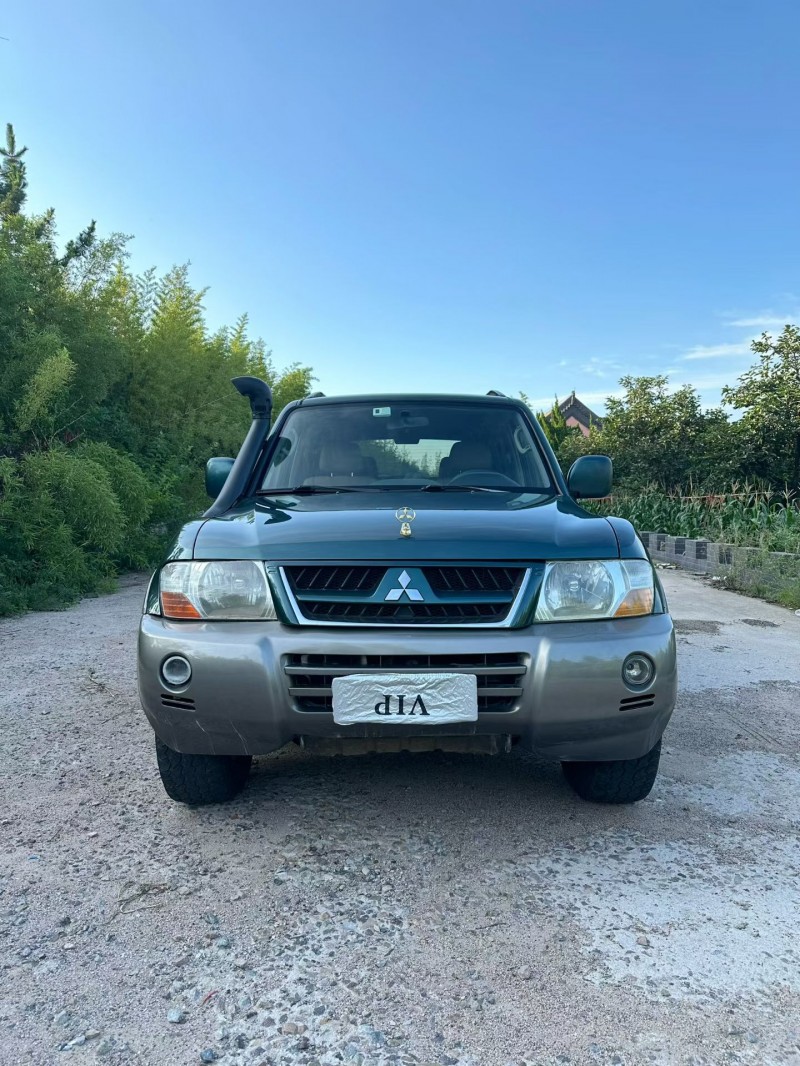 青岛07年三菱帕杰罗1