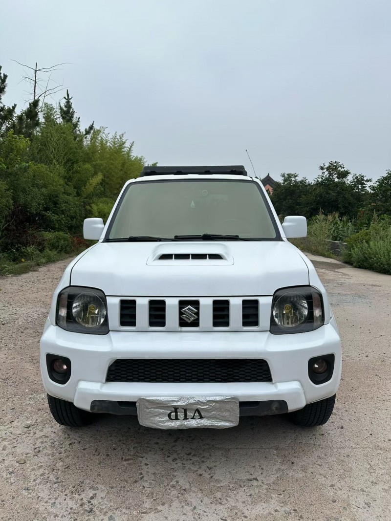 青岛16年铃木吉姆尼1