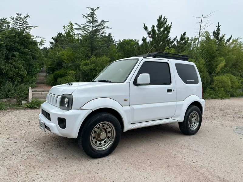 青岛16年铃木吉姆尼2