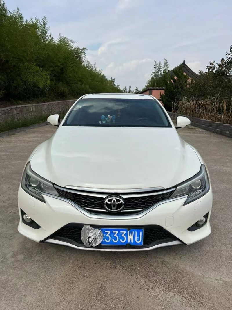 青岛15年丰田锐志1