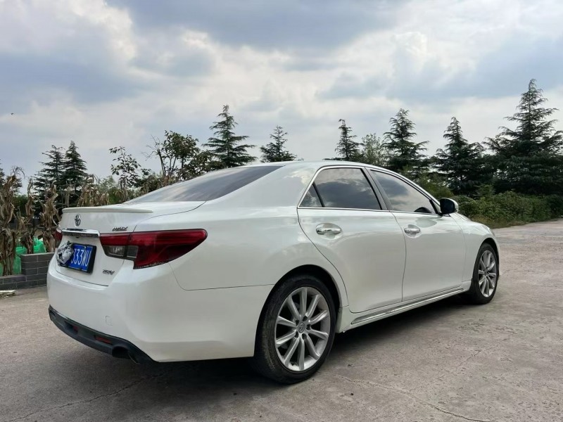 青岛15年丰田锐志7