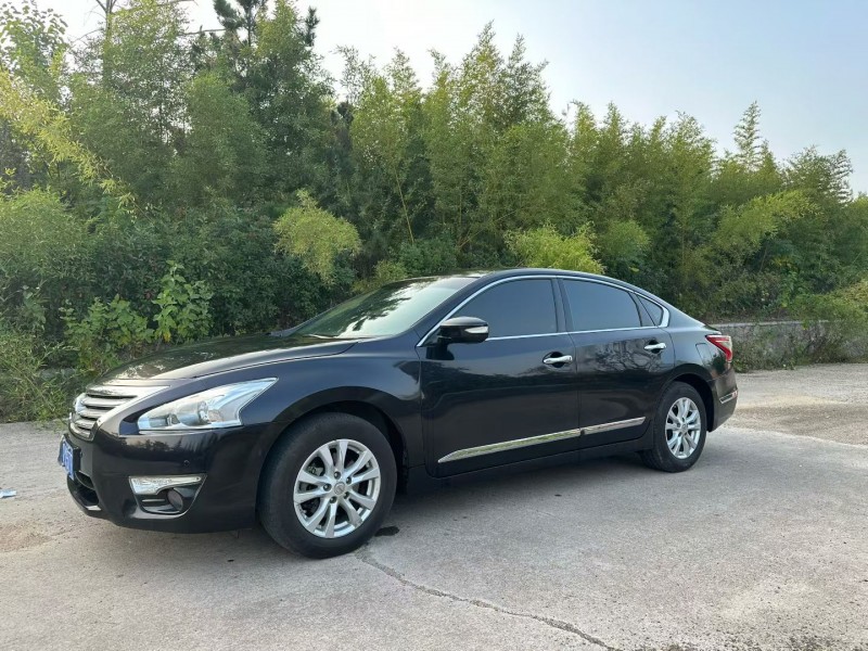 青岛14年日产天籁2