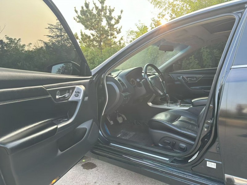 青岛14年日产天籁4