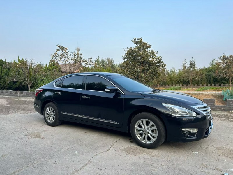 青岛14年日产天籁5