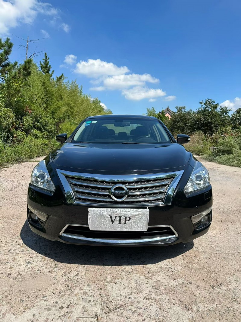 青岛14年日产天籁1