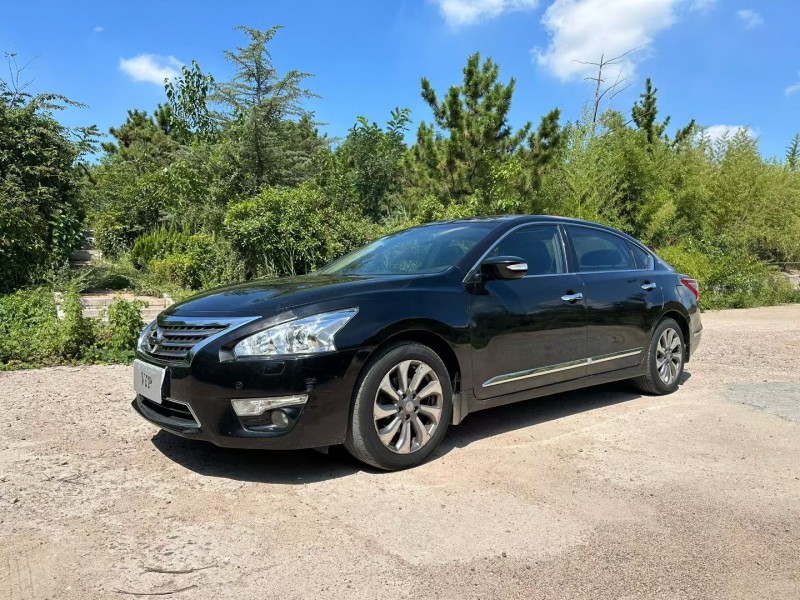 青岛14年日产天籁2