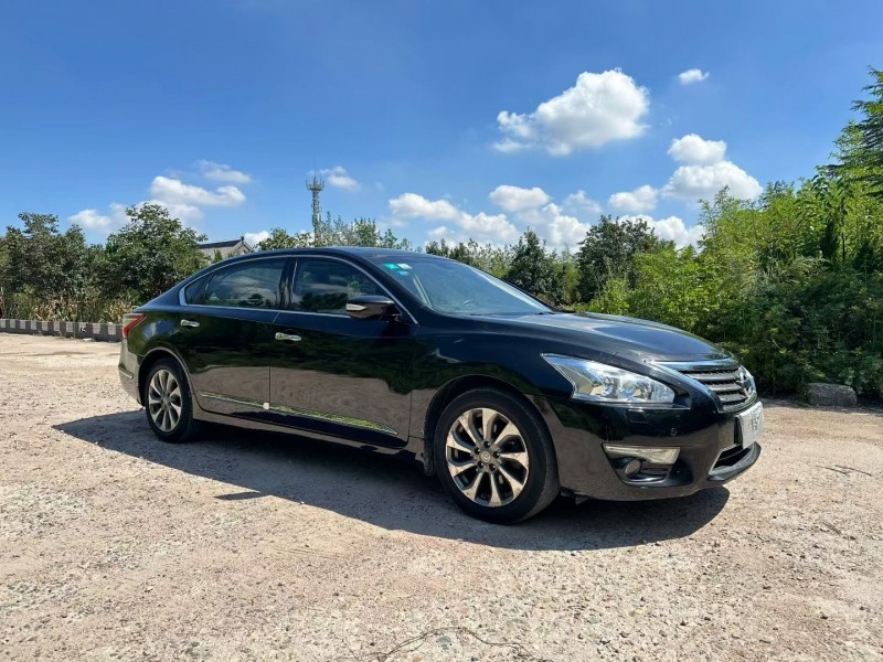 青岛14年日产天籁5