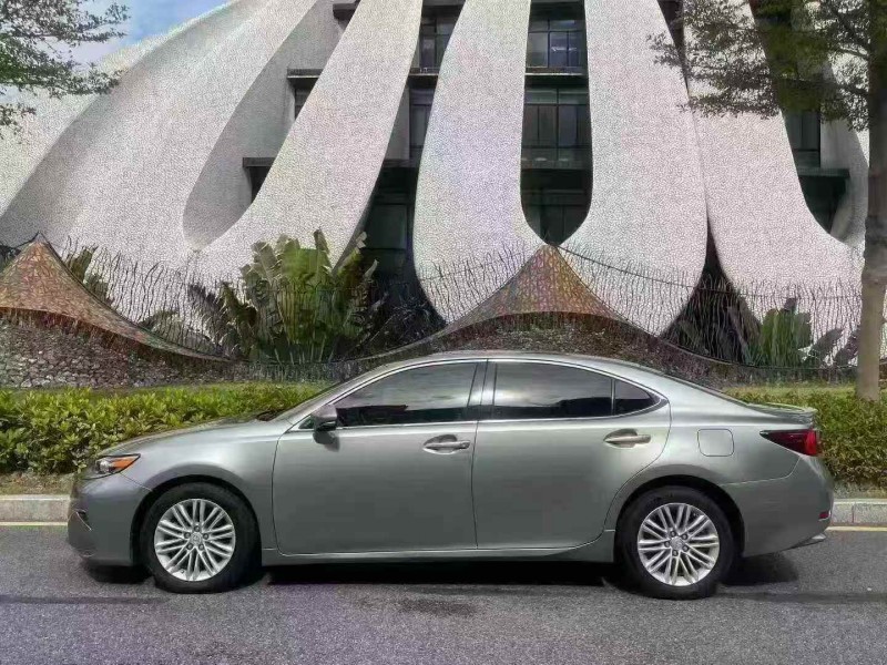 广州18年雷克萨斯ES8