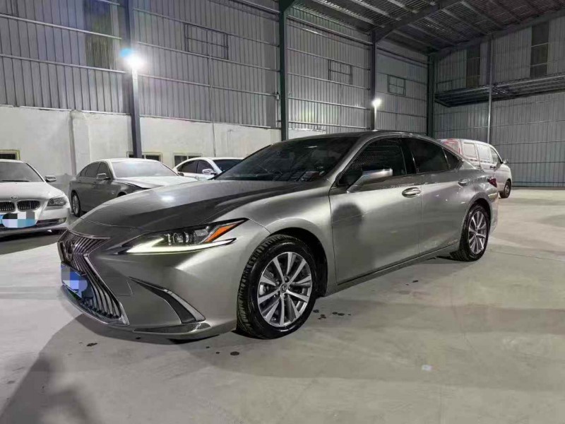 广州18年雷克萨斯ES2