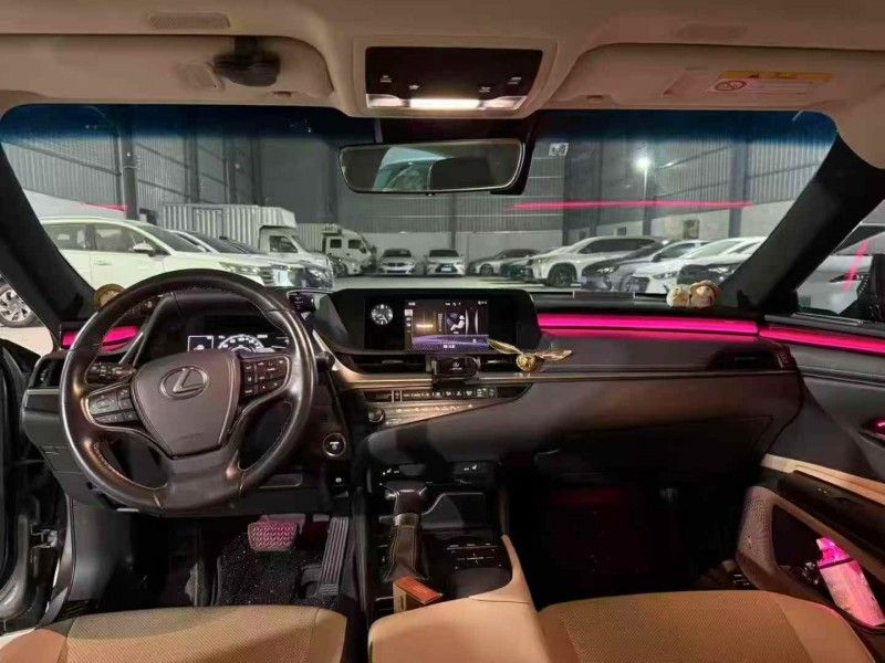 广州18年雷克萨斯ES5