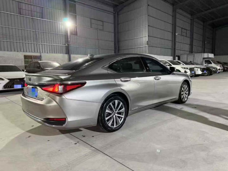 广州18年雷克萨斯ES8