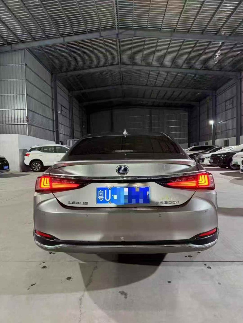 广州18年雷克萨斯ES9