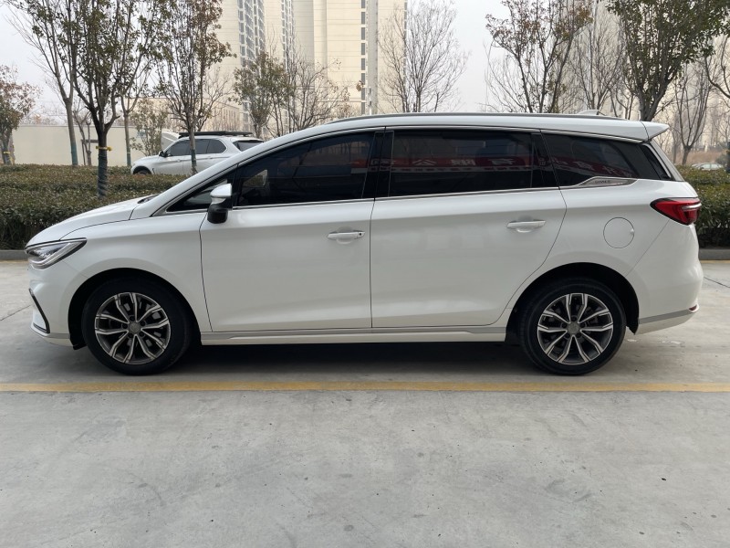 济宁21年比亚迪宋MAX7