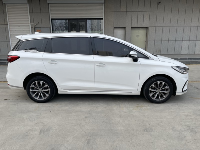 济宁21年比亚迪宋MAX8