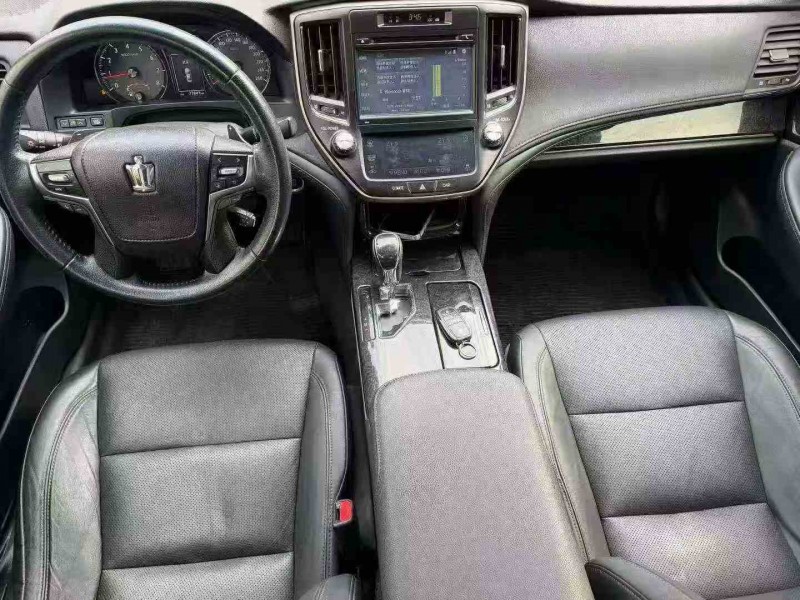 珠海18年丰田皇冠4