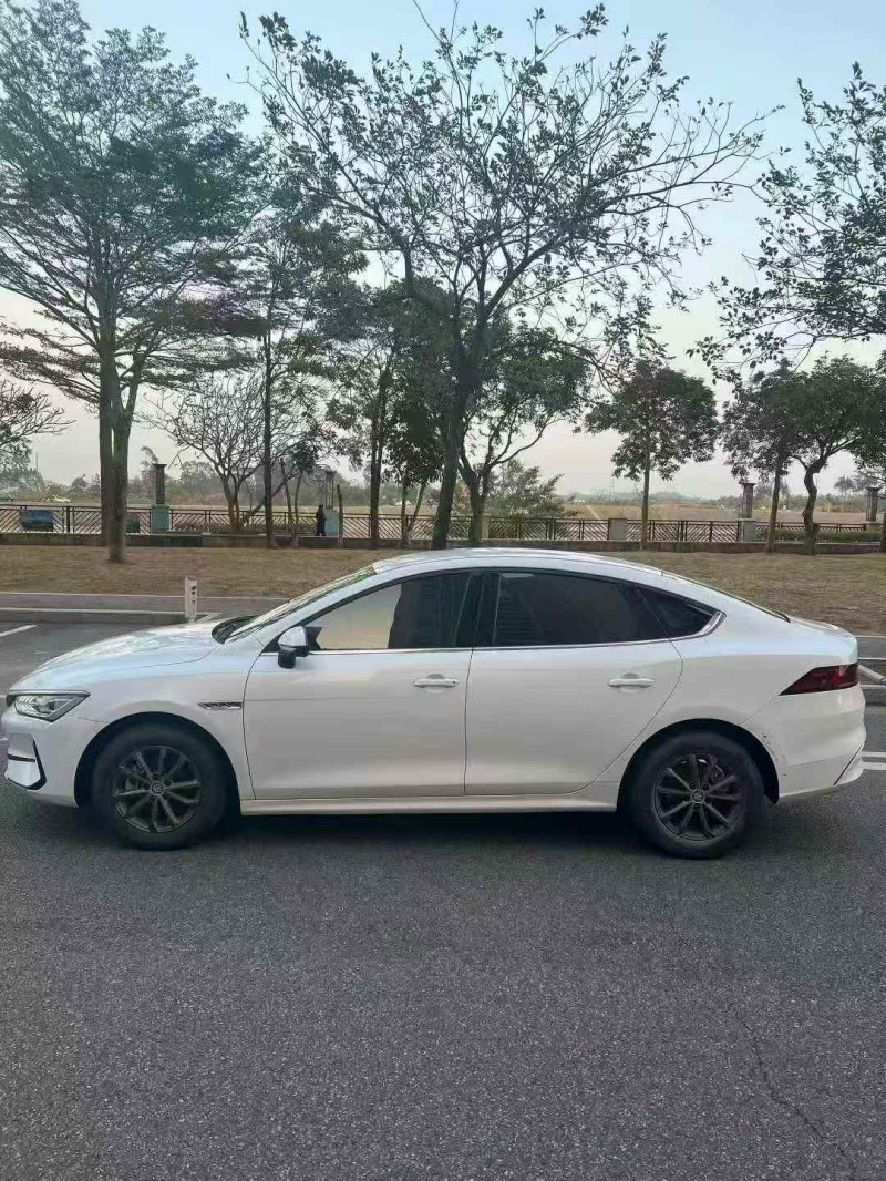 广州22年比亚迪秦3