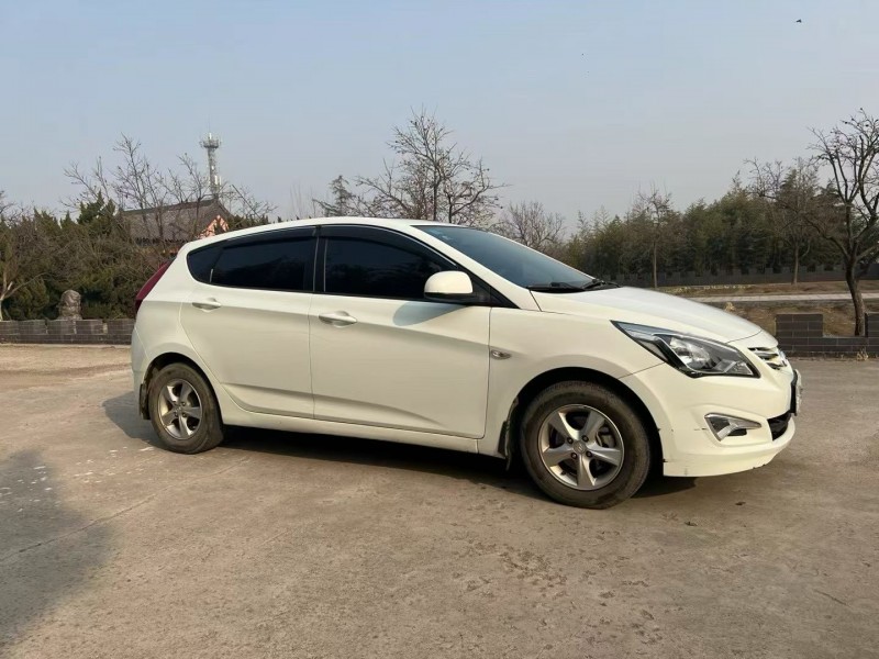 青岛17年现代瑞奕3