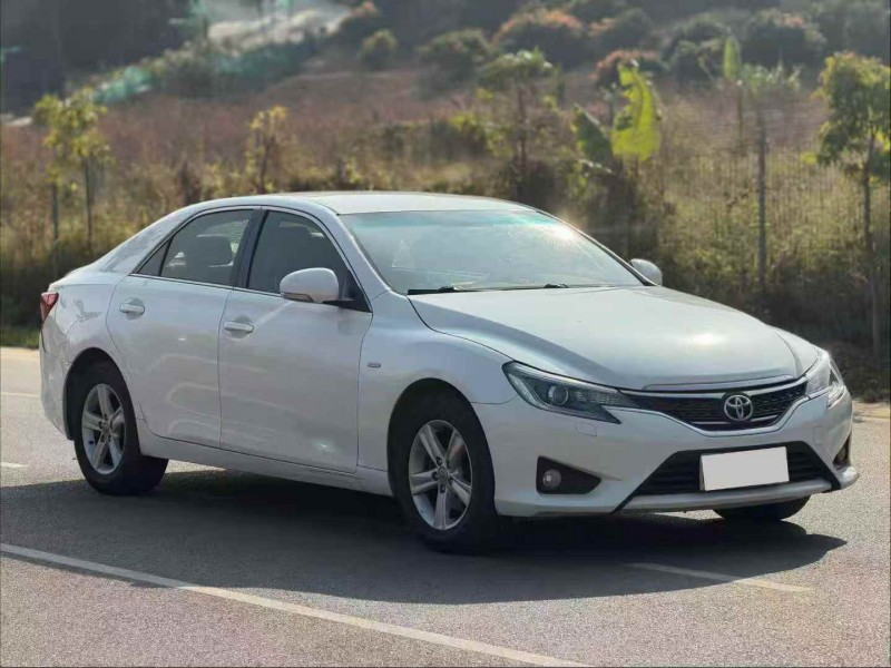 广州14年丰田锐志2