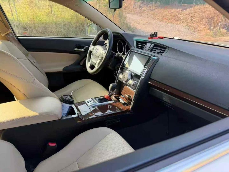 广州14年丰田锐志5