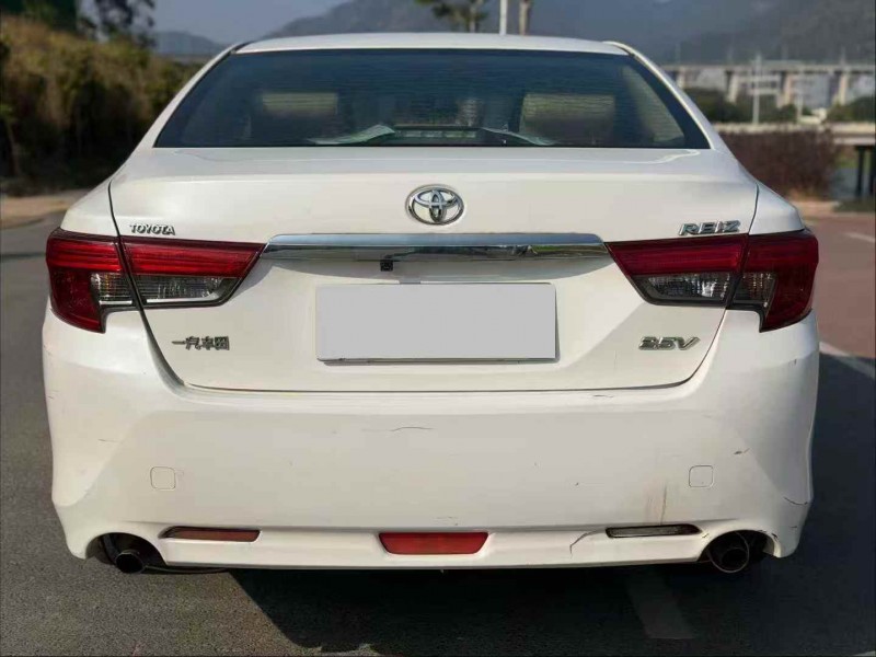 广州14年丰田锐志9