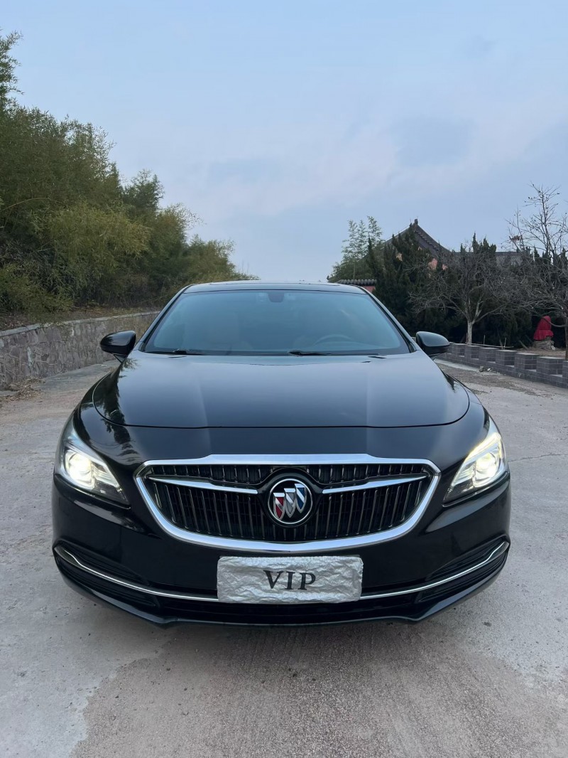 青岛17年别克君越1