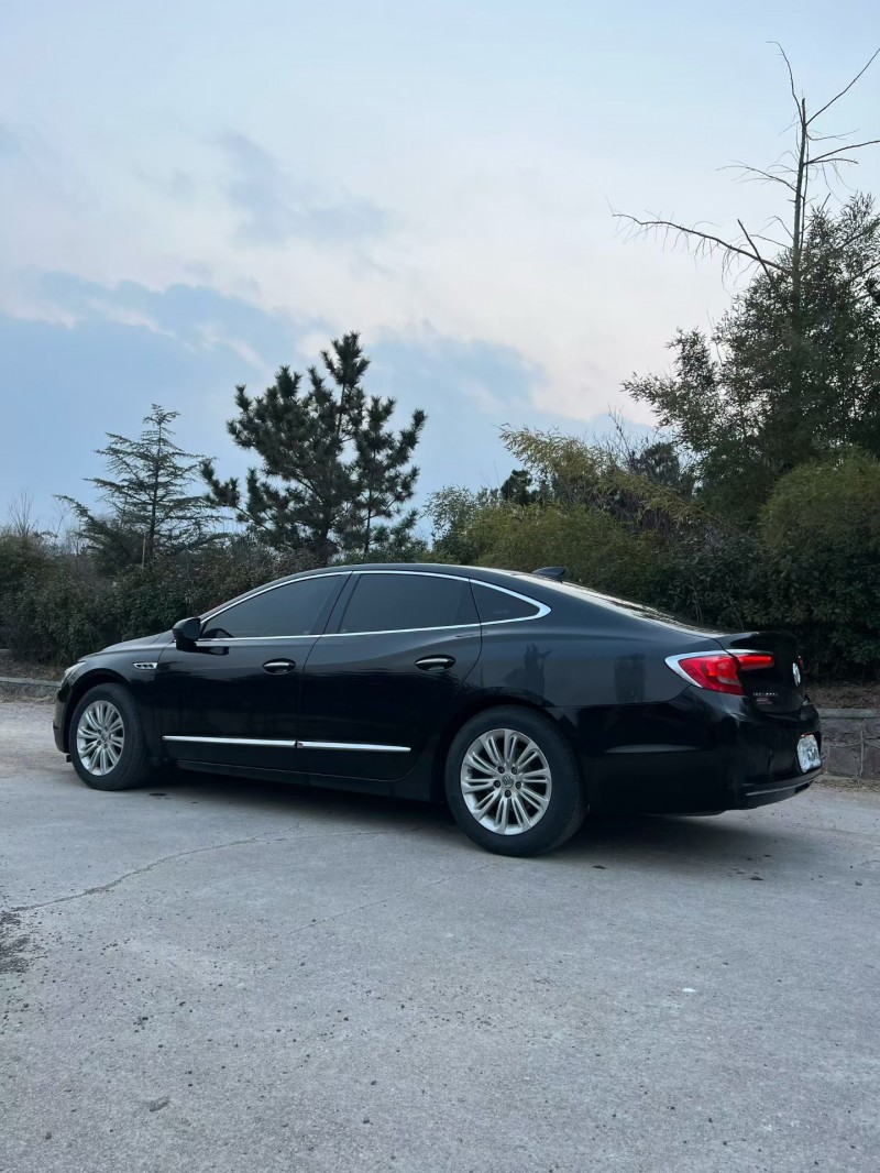 青岛17年别克君越5