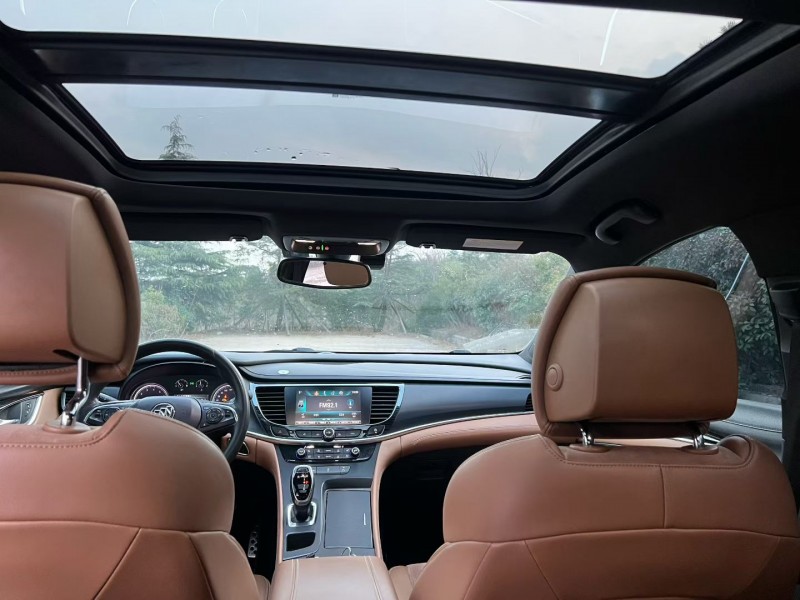 青岛17年别克君越8