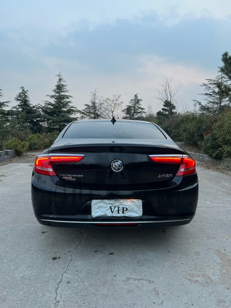 青岛17年别克君越9