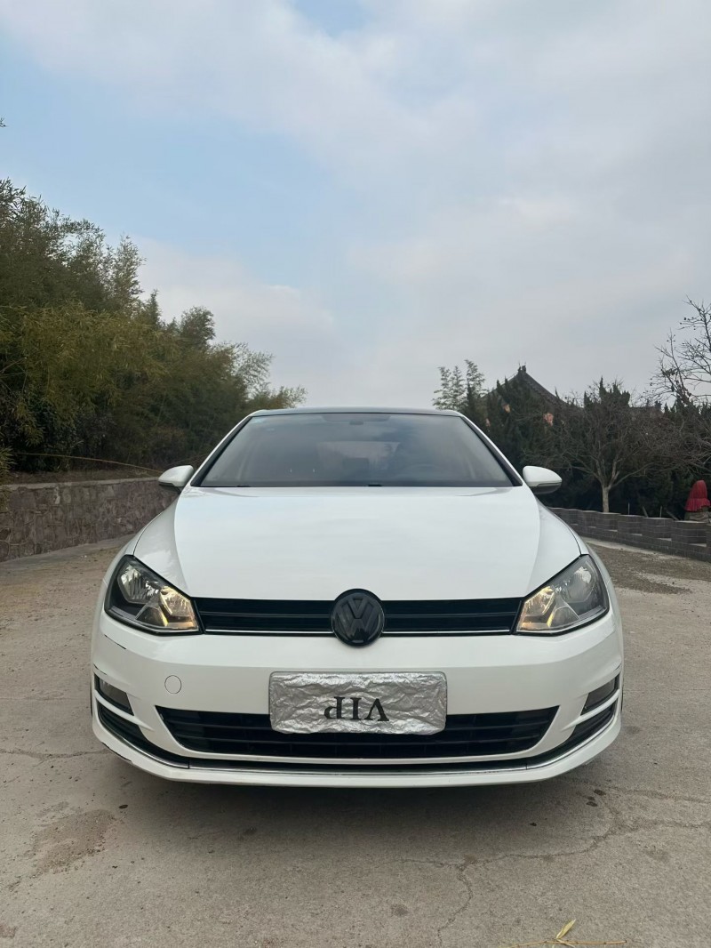 青岛16年大众高尔夫1