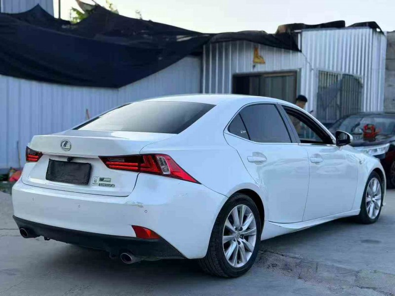 珠海14年雷克萨斯IS7