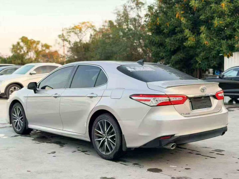 汕头22年丰田凯美瑞8