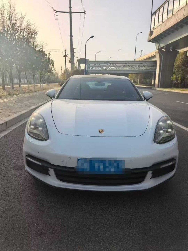 呼和浩特18年保时捷帕拉梅拉1