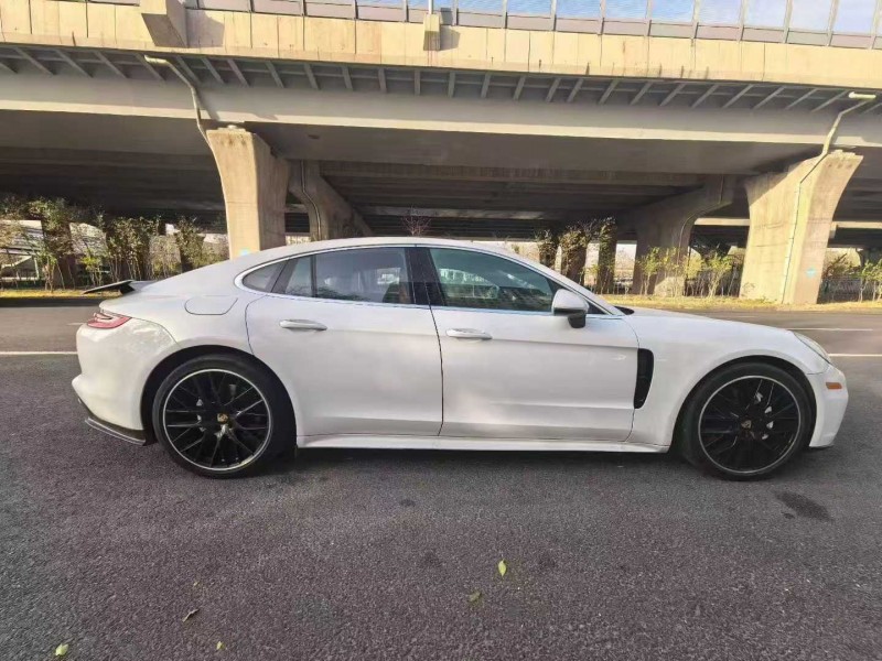 呼和浩特18年保时捷帕拉梅拉3