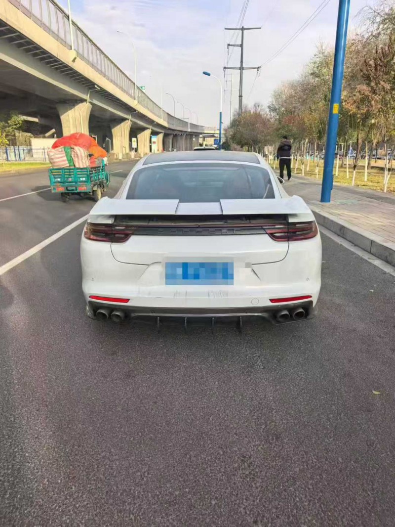 呼和浩特18年保时捷帕拉梅拉9