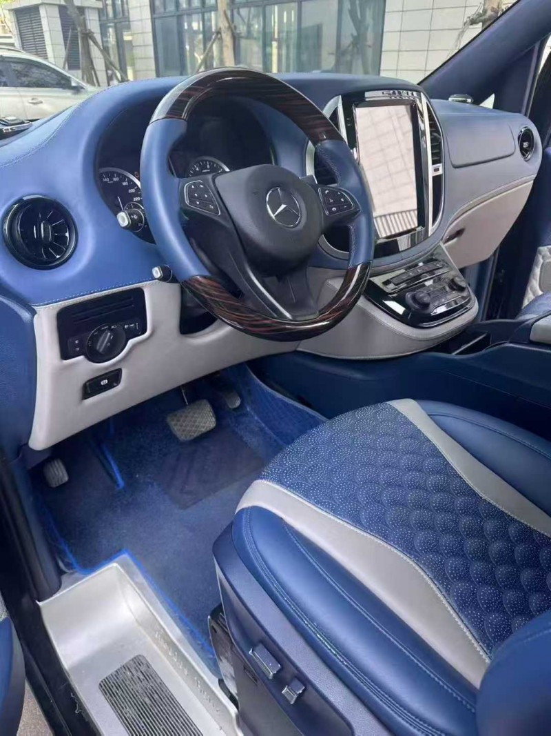 佛山21年奔驰威霆4