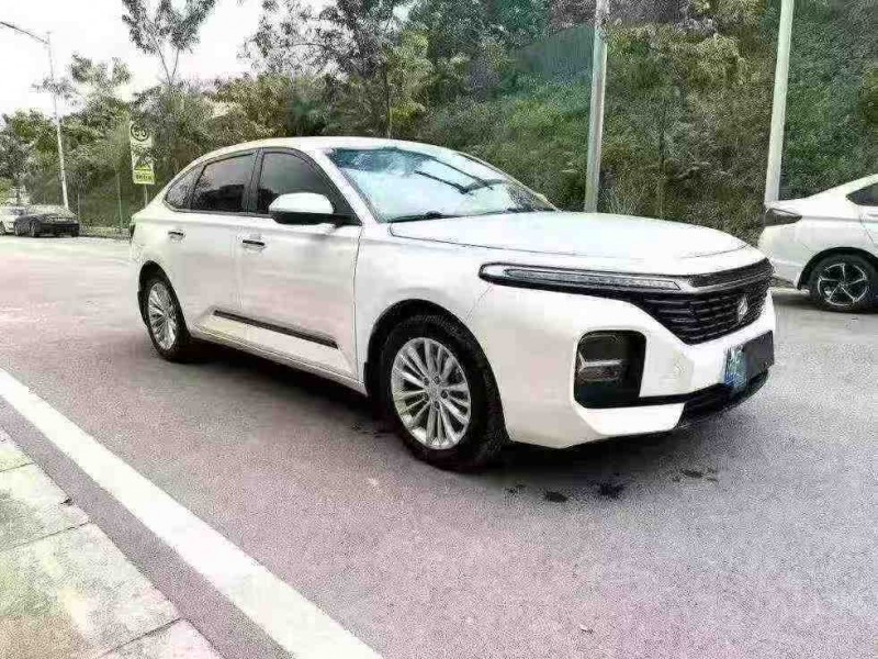 南宁21年宝骏RC52